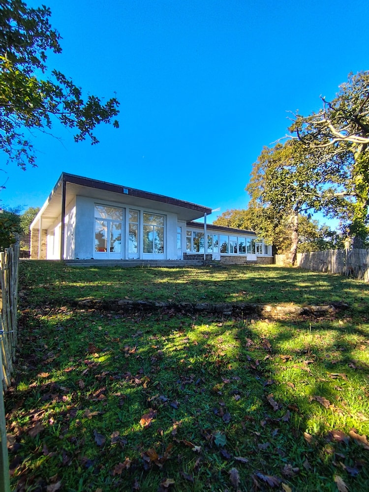 Superb Villa With sea View Near the Beach