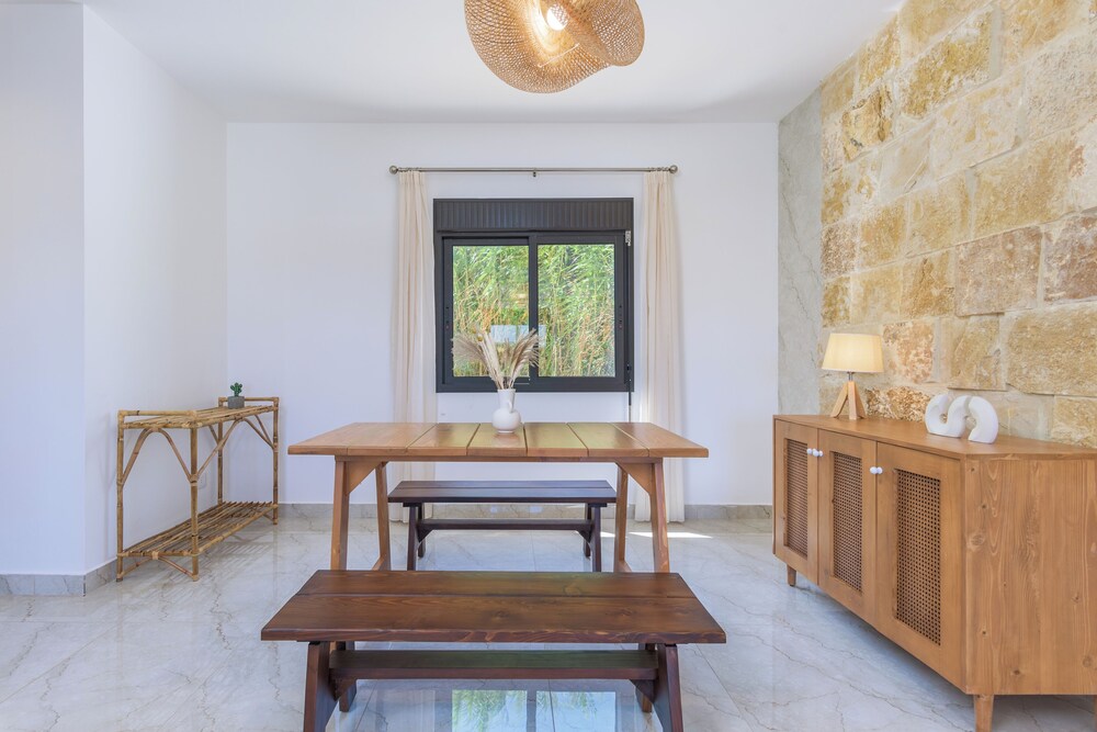 Glow Studios & Apartments in Batroun