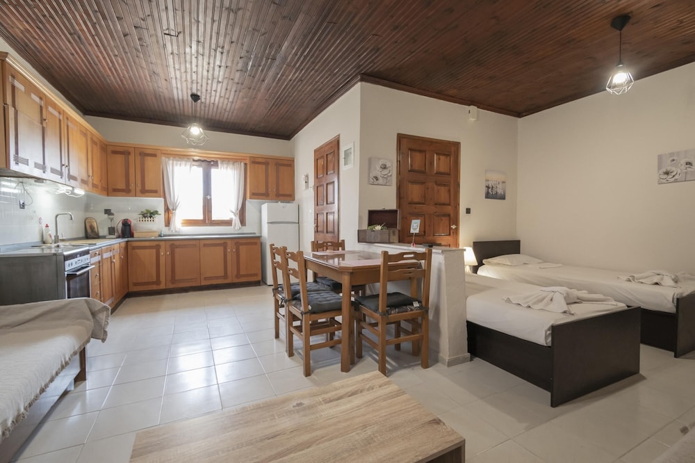 Dimis Right House by Rentals Pro