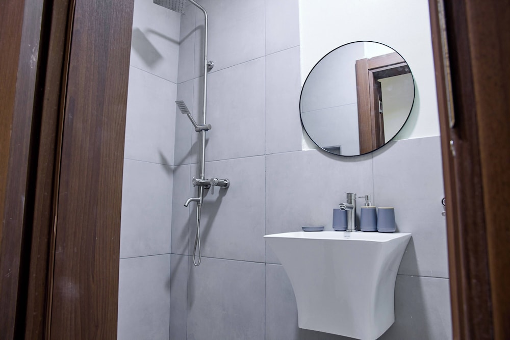The Veron-Dzorwulu