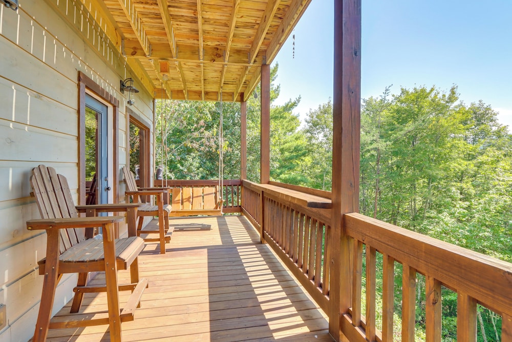 Family Oasis w/ Game Room & 2 Decks in Blue Ridge!
