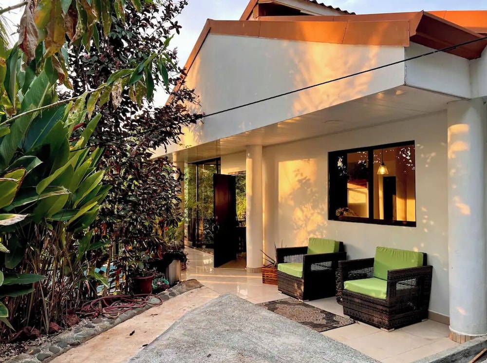 Beautiful private villa w private pool