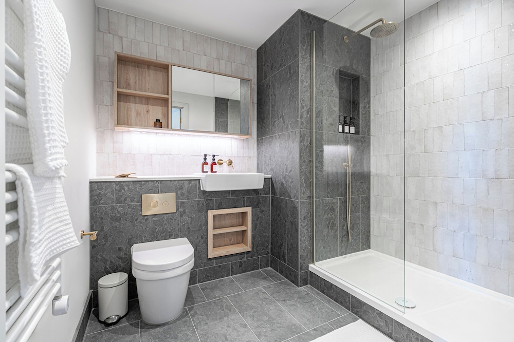 Stylish One-bedroom Haven