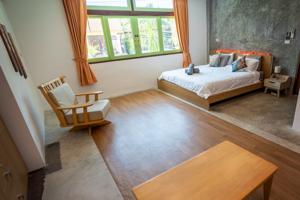 Tonmai Suites