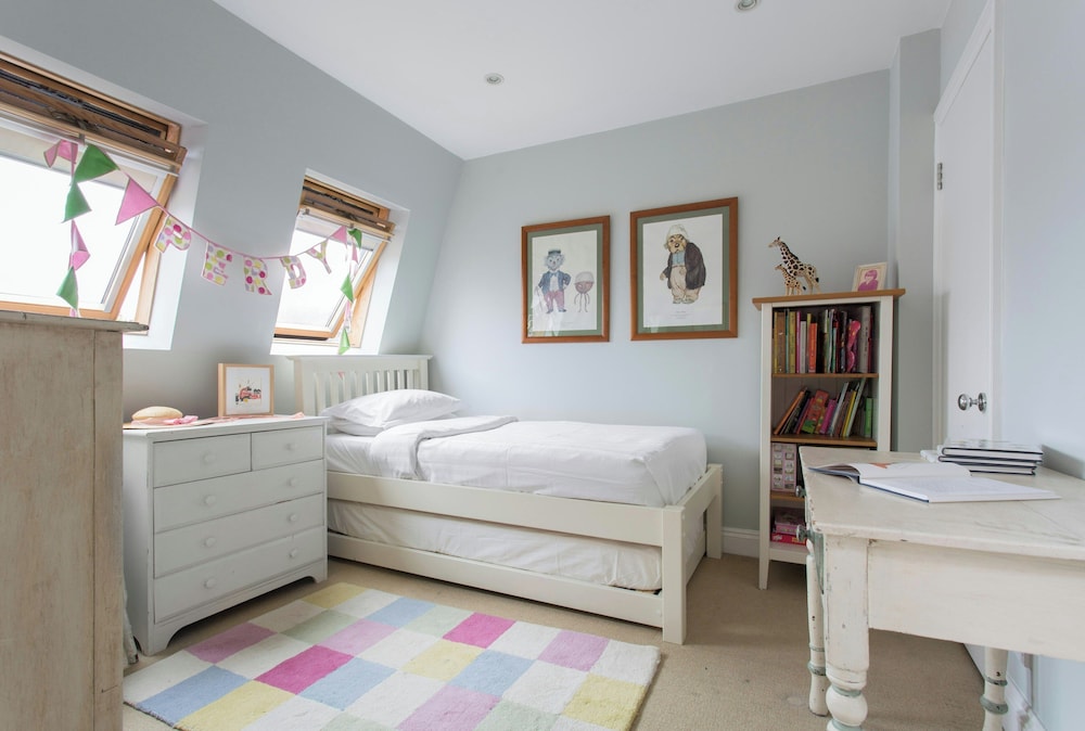 Winchendon Road by Onefinestay