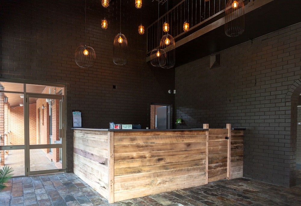 Lobby & Reception