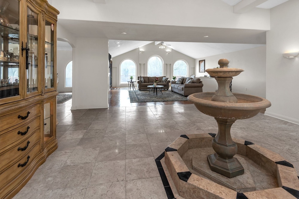 Luxury Villa with Mini Pool, Fireplaces & Scenic Views