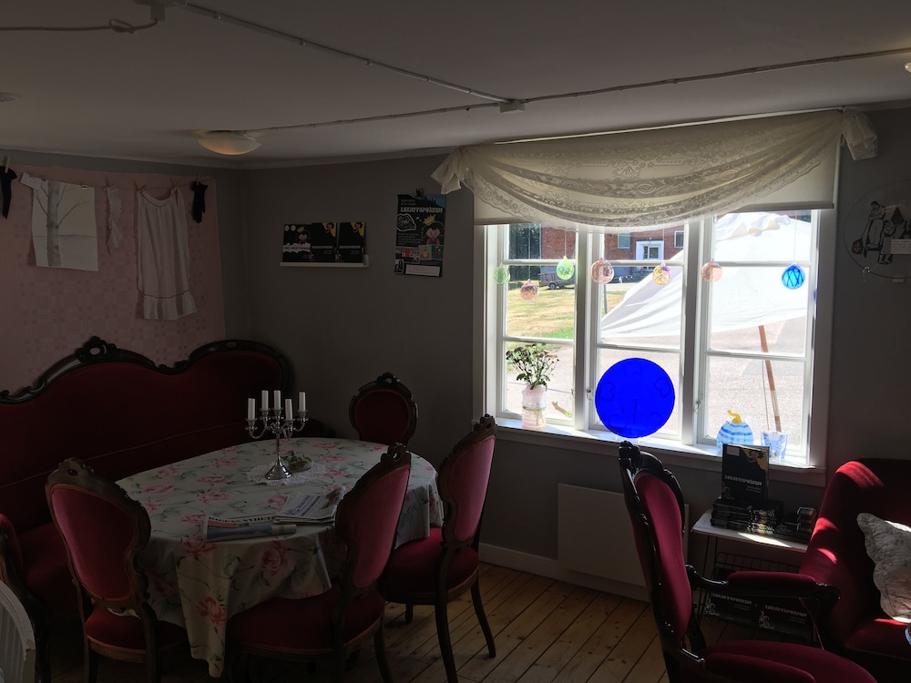 Cafe Sergel Bed & Breakfast