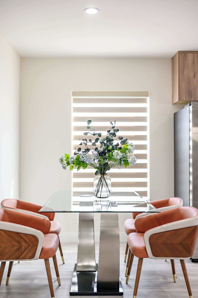 Stylish New Home Bright, Modern & Fully Stocked