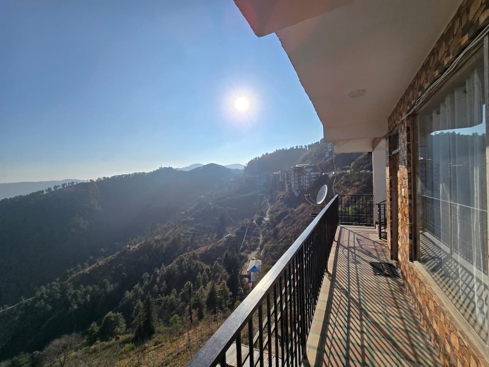 Aakarsh Homestay - Pahadi Food Hub