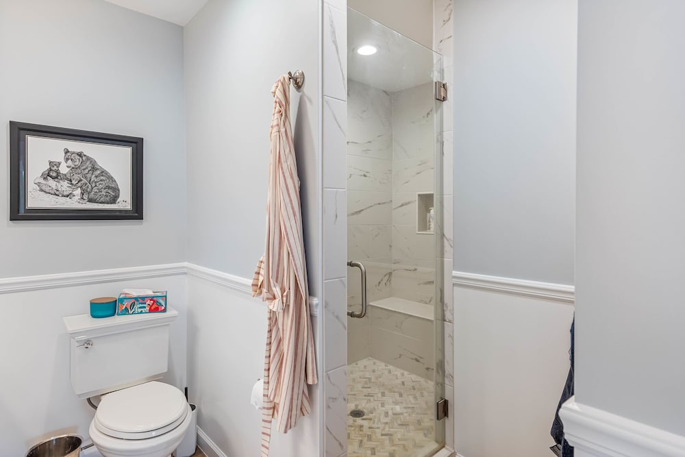 Whale of a Time Waterfront Stay for 10 With Resort-style Amenities