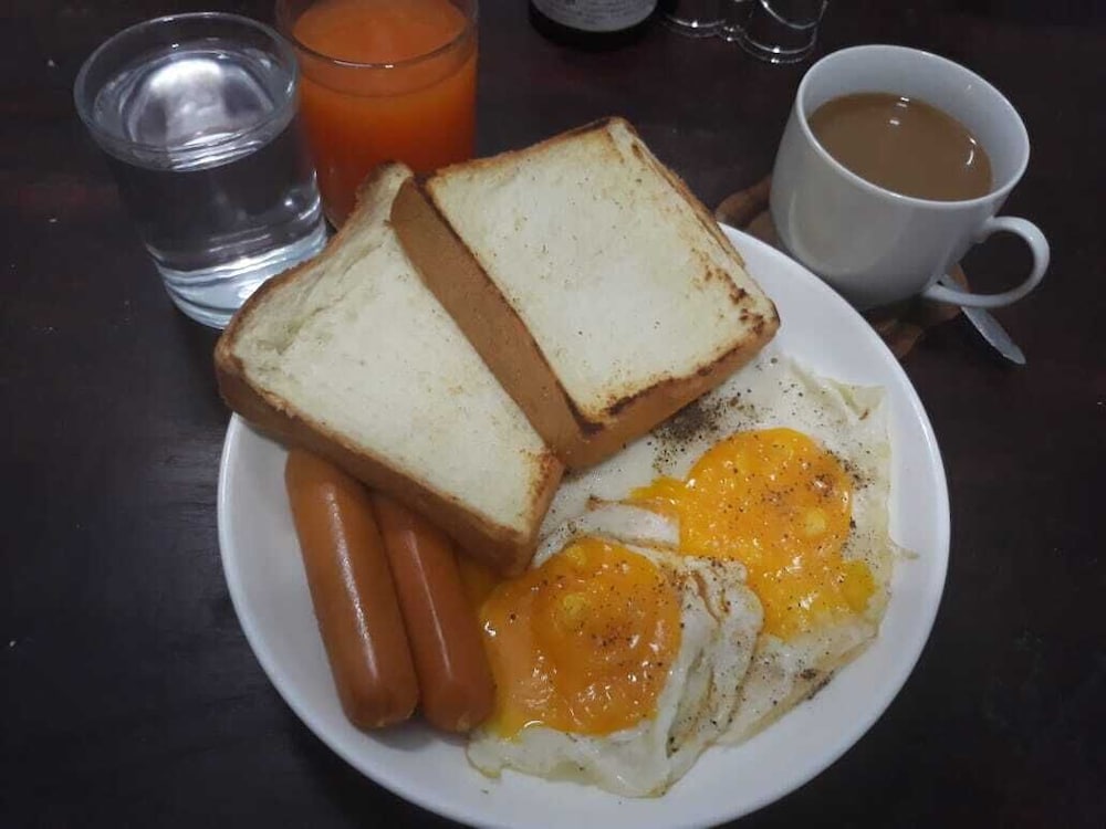 Ba'mi thakhek hostel