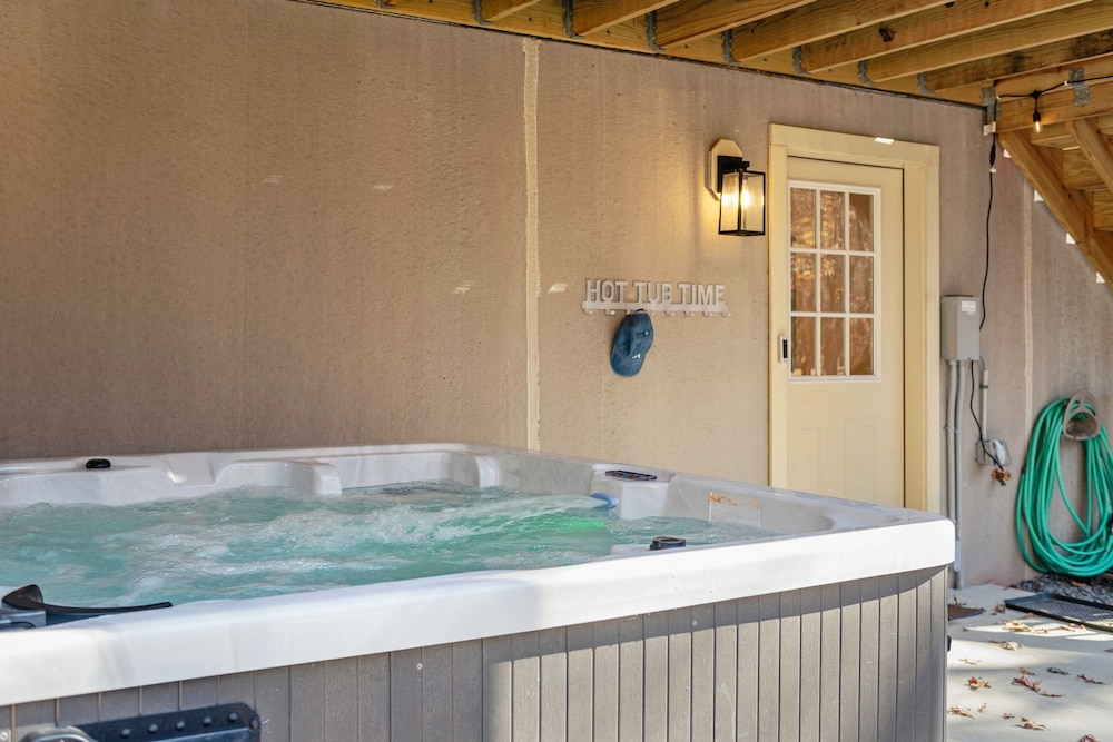 Stephen Way by Avantstay Hot Tub Game Room Albrightsville