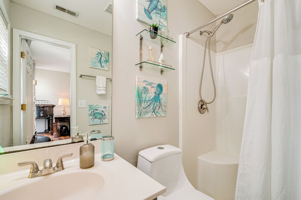 Pet-friendly Home w/ Private Hot Tub in Wilmington