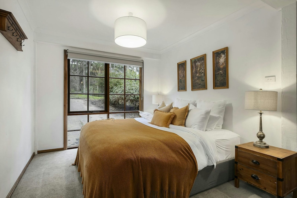 Onyx Retreat Healesville Luxury Lodge x Hot Tub