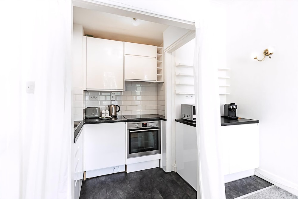 Elegant Knightsbridge Flat Near Harrods