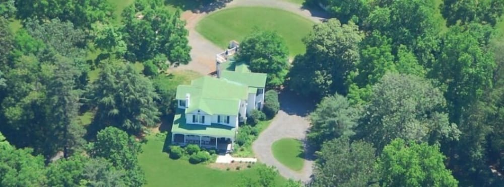 Inn On Poplar Hill