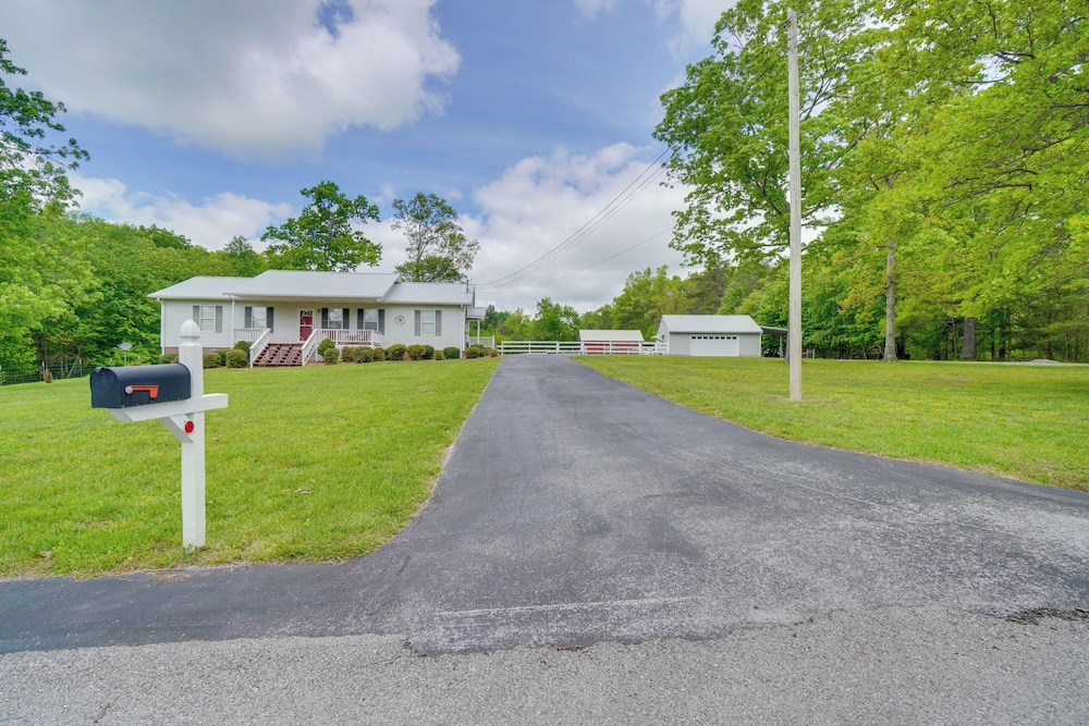 Horse-friendly Crossville Home! Golf, Hike & More!