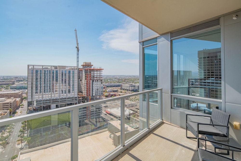 ROVE LIVING/KL - 44 Monroe