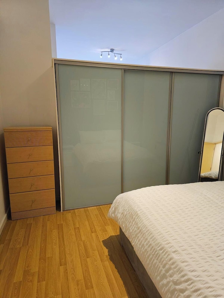 Apartment - Free Parking & Near Hospital