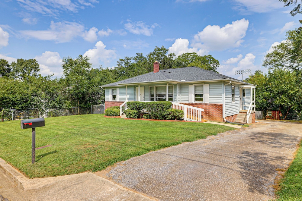 Families Welcome, Fenced Yard: Inviting Greer Home