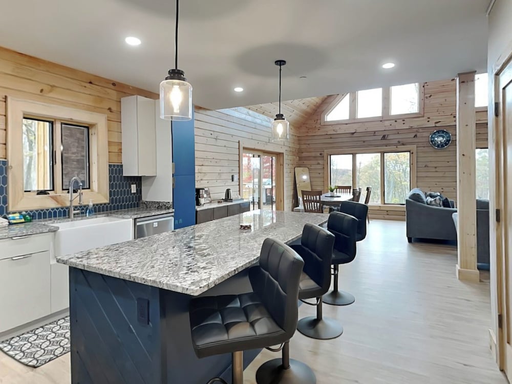 Majestic Manor by Taylor Made Deep Creek