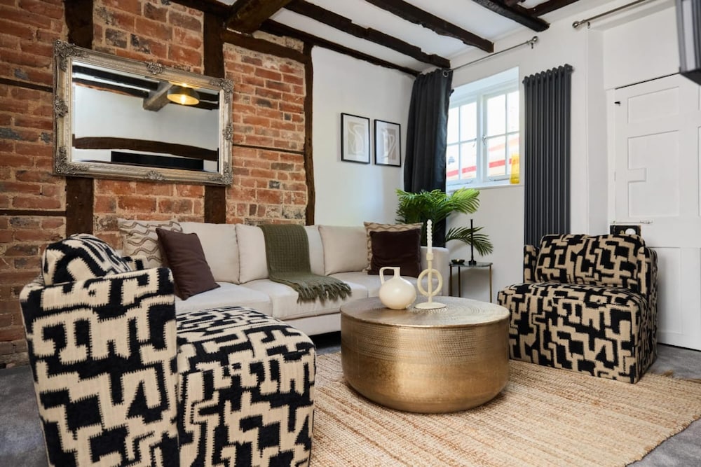 The Hatfield Maisonette - Spacious 6bdr House With Garden view 2