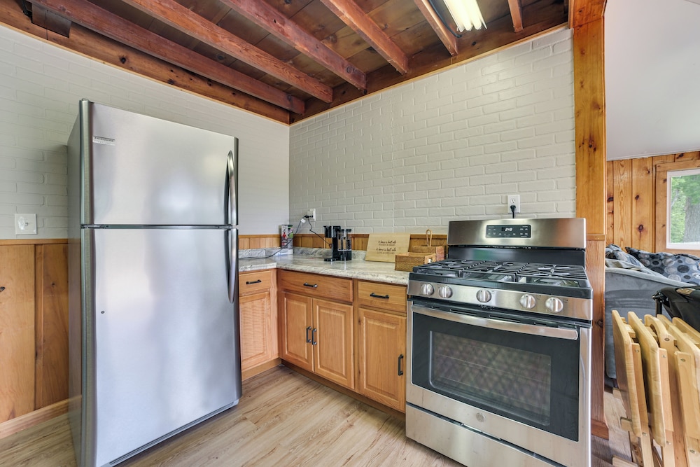 Cozy Lupton Cabin Near Trails & Lake