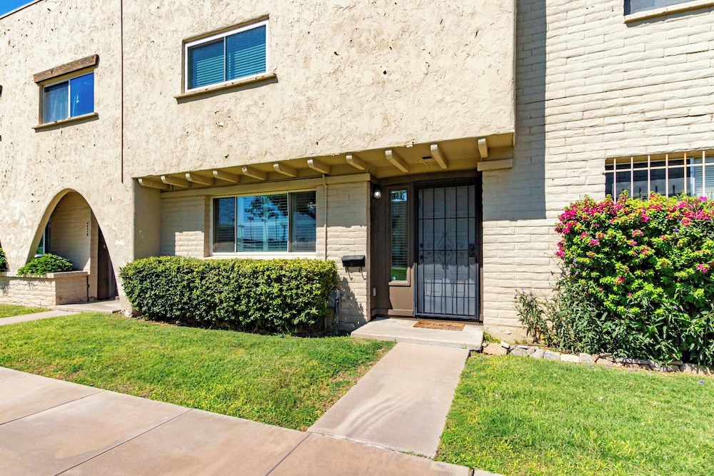 Walk to Old Town & Giants Stadium! Unit w/ Pool