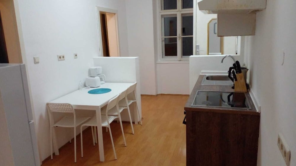 Bright 2BR Stay Close to Stadthalle