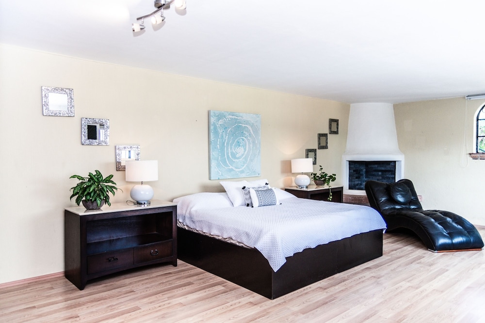 Anana Rancho San Rafael Pool and Lake Views