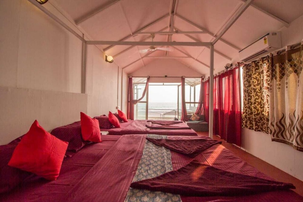 Cafe Del Mar Cottages And Rooms
