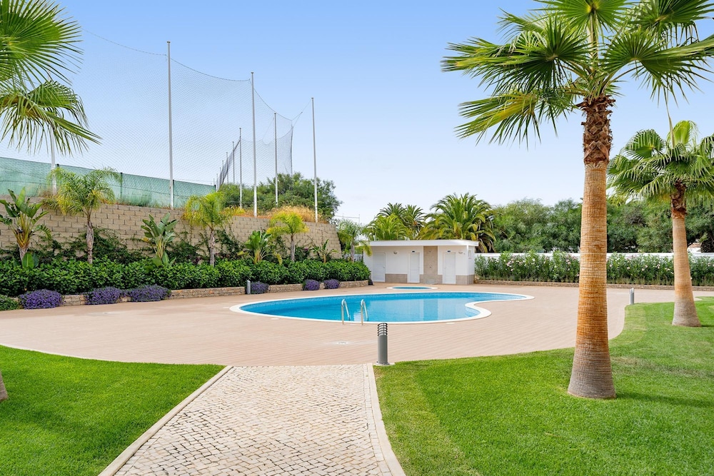 Sunset Holiday Apartment by Ideal Homes Porto de Mos Lagos view 4