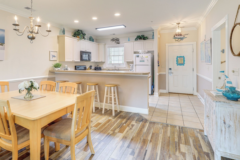 Golf Course Getaway w/ Pool Access in Myrtle Beach