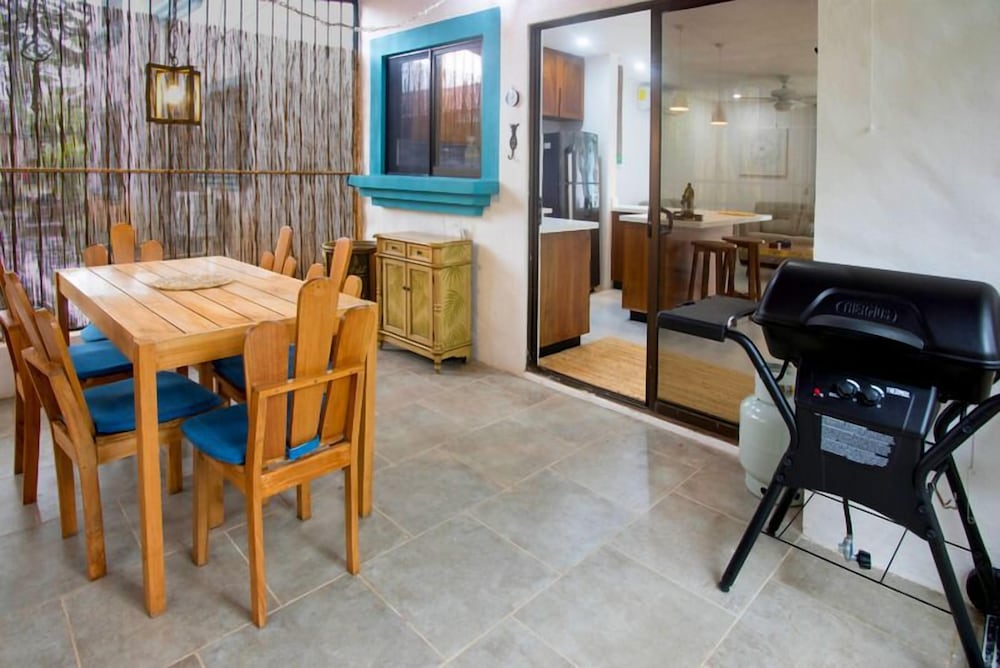 Minimalist Condo with a Beautiful New Design, Enclosed Patio, and Shared Community Pool