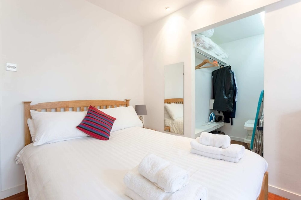 Fantastic and Bright 1 Bedroom Garden Flat
