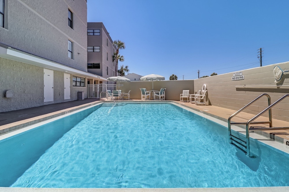Ketch Courtyard 405 2 Bedroom Condo