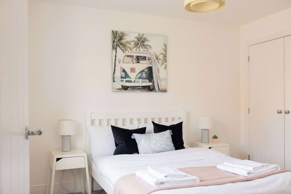 Modern Family Retreat Nr Beaches and Marina