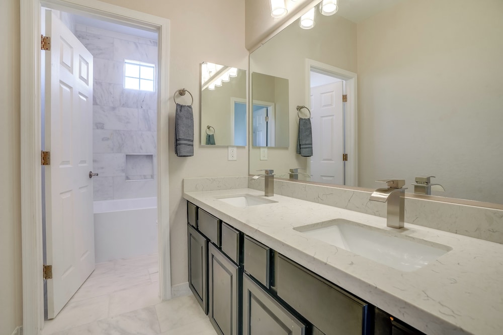 Close to Golf & Hiking: Home in Litchfield Park
