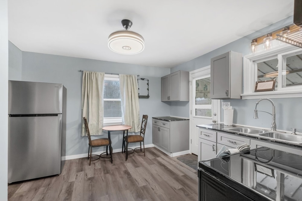Cozy 2BR Home: With Lake Access & Work Space