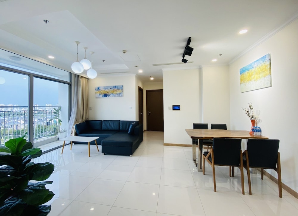 Landmark Apartment in Vinhomes Central Park