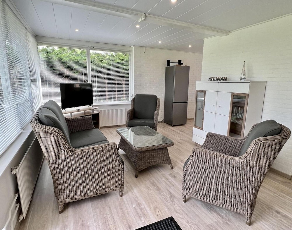 Pet-friendly Bungalow Near Beach