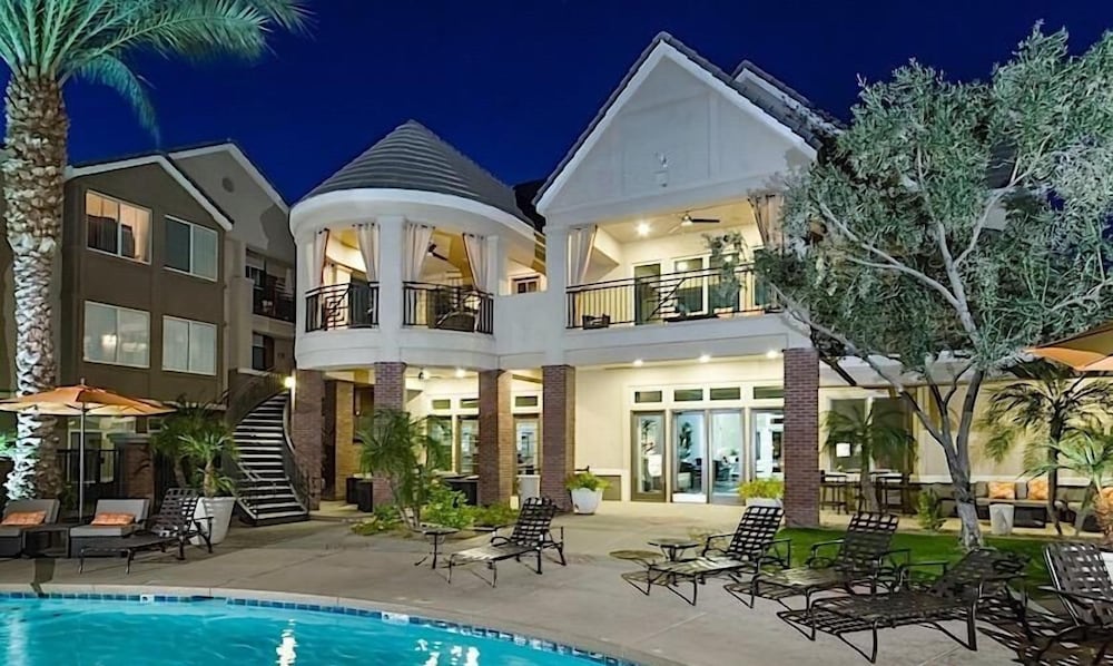 Heart of Phoenix By Signature Vacation Rentals