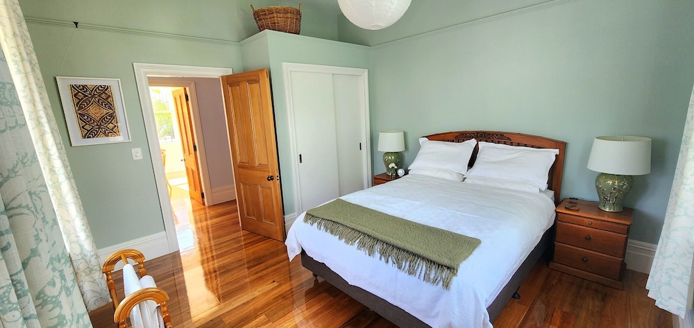 Rewa House ~ city home, 3 bedrooms, walk to CBD view 3