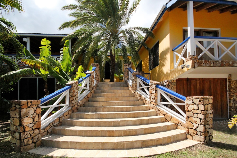 The Carib House 5 Bedrooms And Pool Close To Beach