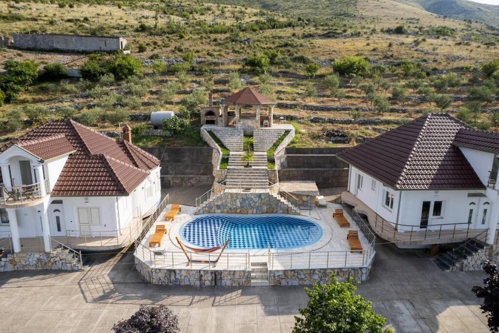 The Lake House 1 in Shkod r