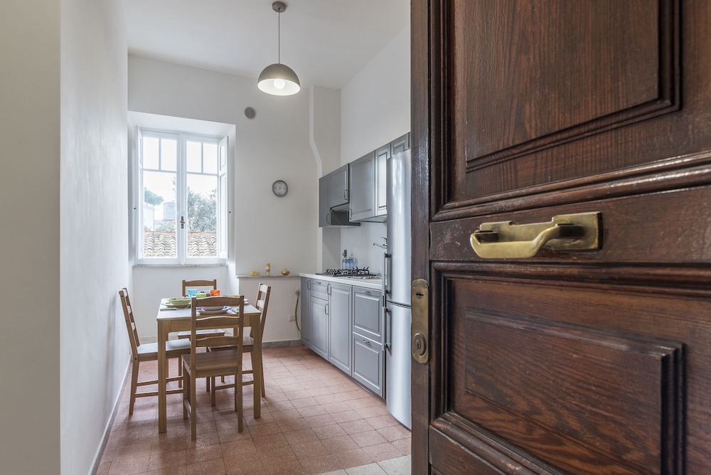 Colosseo & Colle Oppio Cozy Apartment