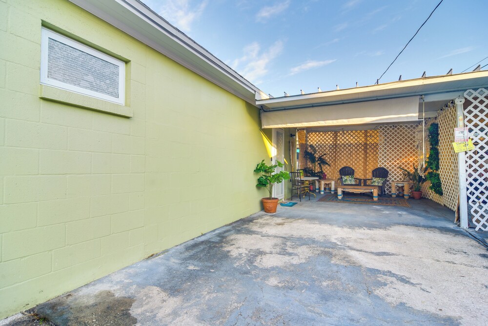 3 Mi to Vinoy Park: St Petersburg Gem w/ Patio!