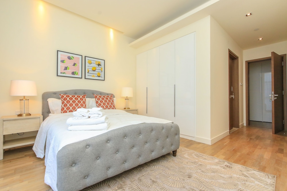 Driven Holiday Homes - City Walk 22