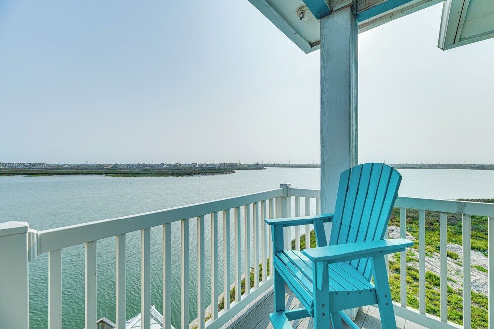 Walk to Beaches: Padre Island Escape w/ Dock